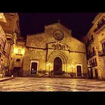 Dietro La Cattedrale