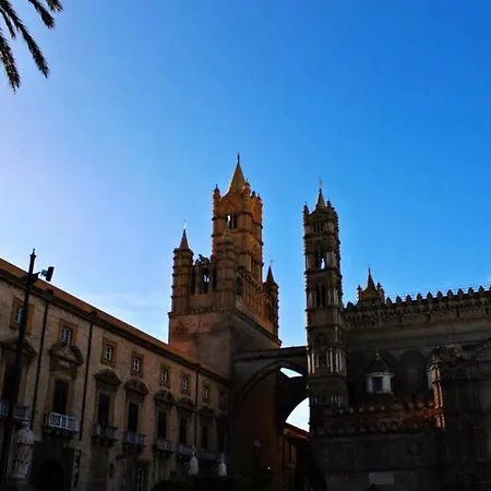 Dietro La Cattedrale