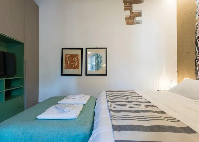 Dietro La Cattedrale *