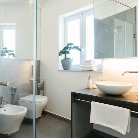 Dietro La Cattedrale